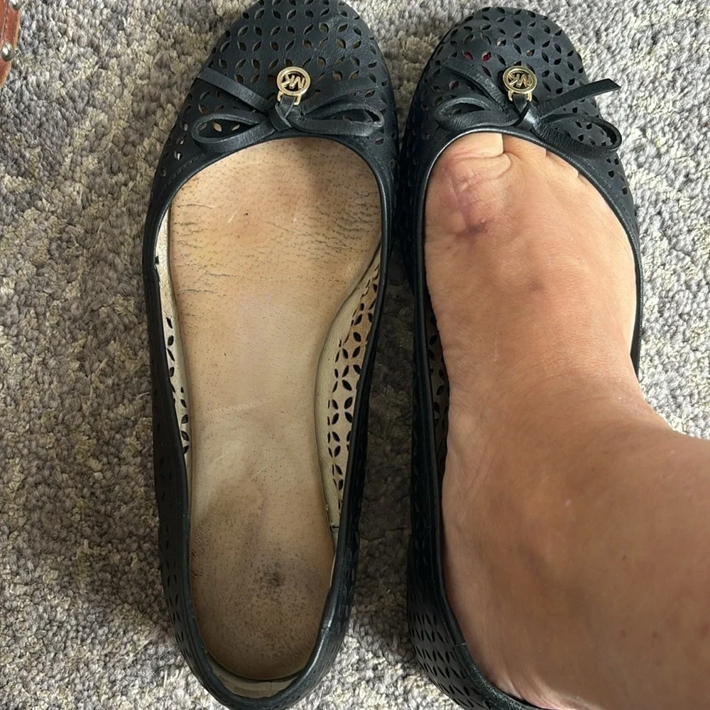 Michael Kors perforated black ballet that’s in size 8 - Picture 5 of 12